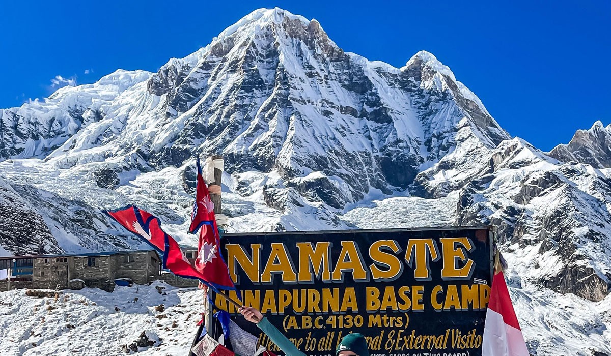 Annapurna- base- camp- trek- hire- porter- & -guide